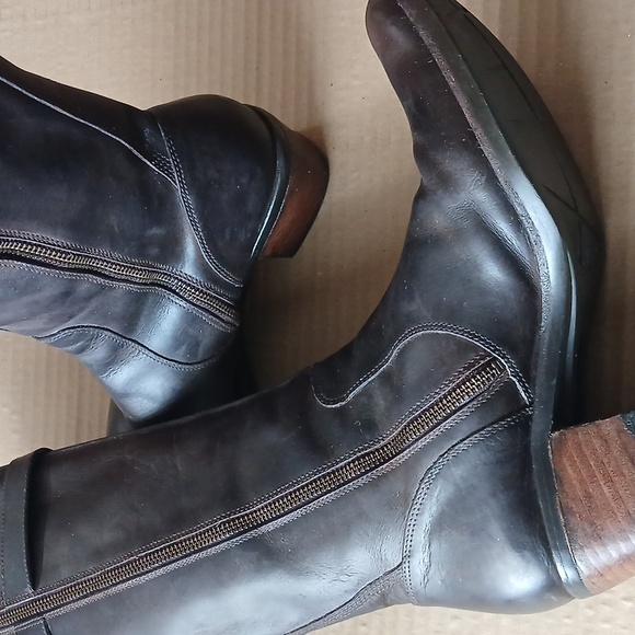 Cole Haan Tall Brown Oiled Distressed Leather Boots Womens 8.5B - Picture 4 of 10